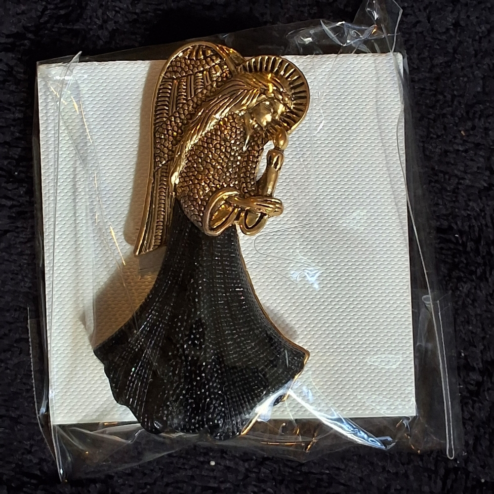NWT ANGEL HOLDING CANDLE